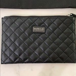 Barbour clutch with dust cover